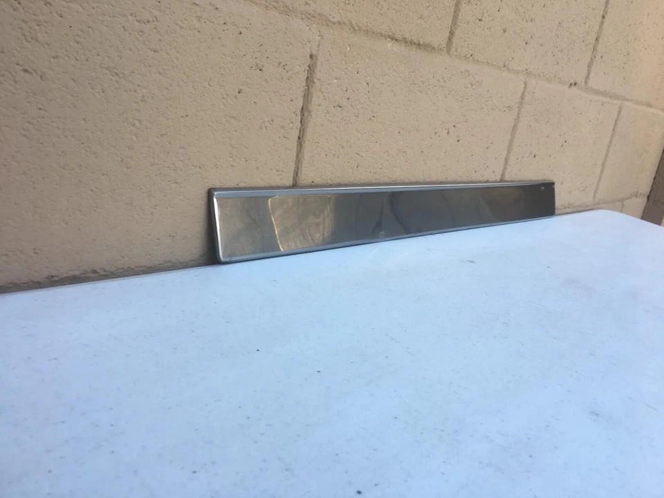 Borde de puerta trasero del lado del conductor Buick LeSabre 1977-1979 Foto 4 de 4