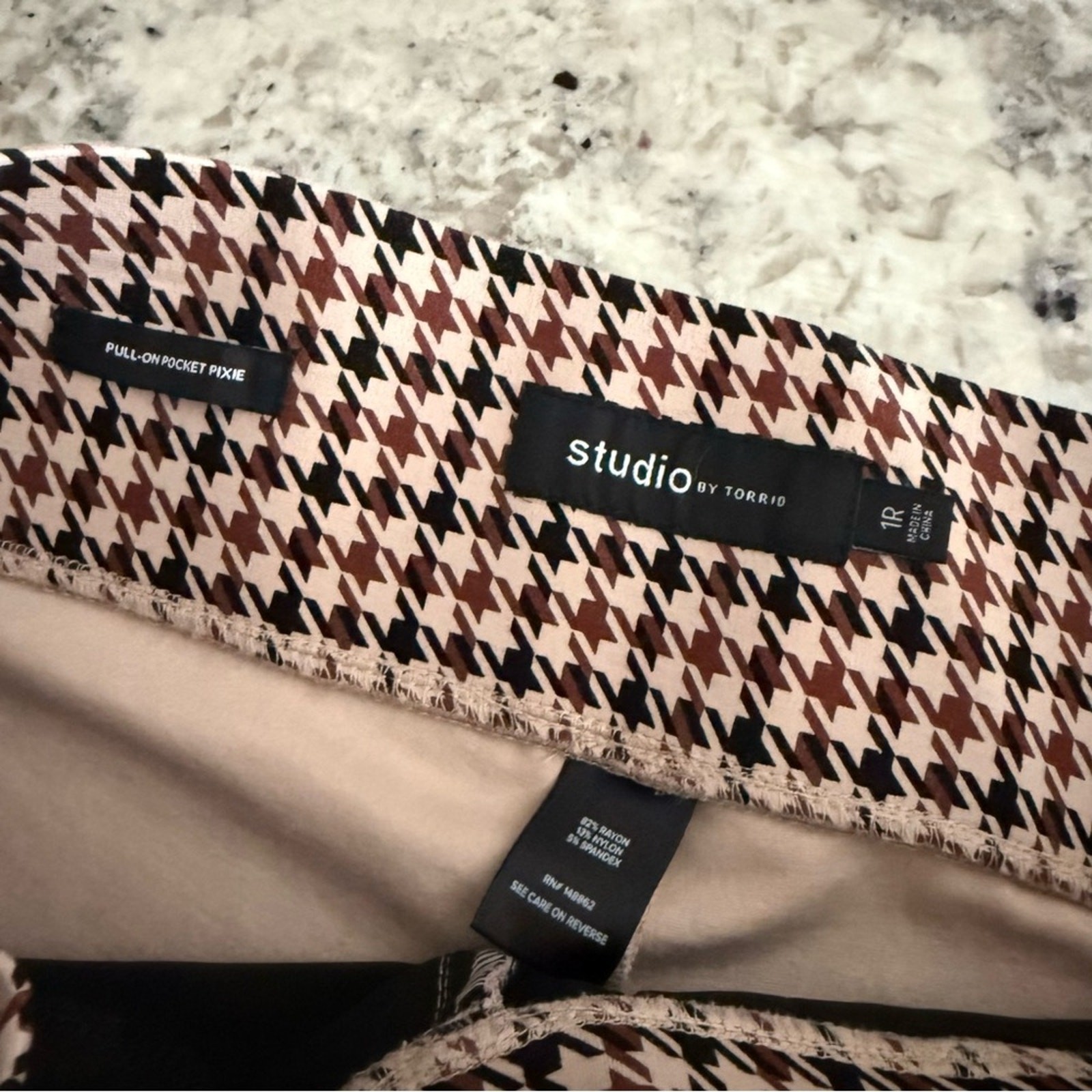 Torrid Tan Micro Houndstooth Studio Pixie Luxe Po… - image 12