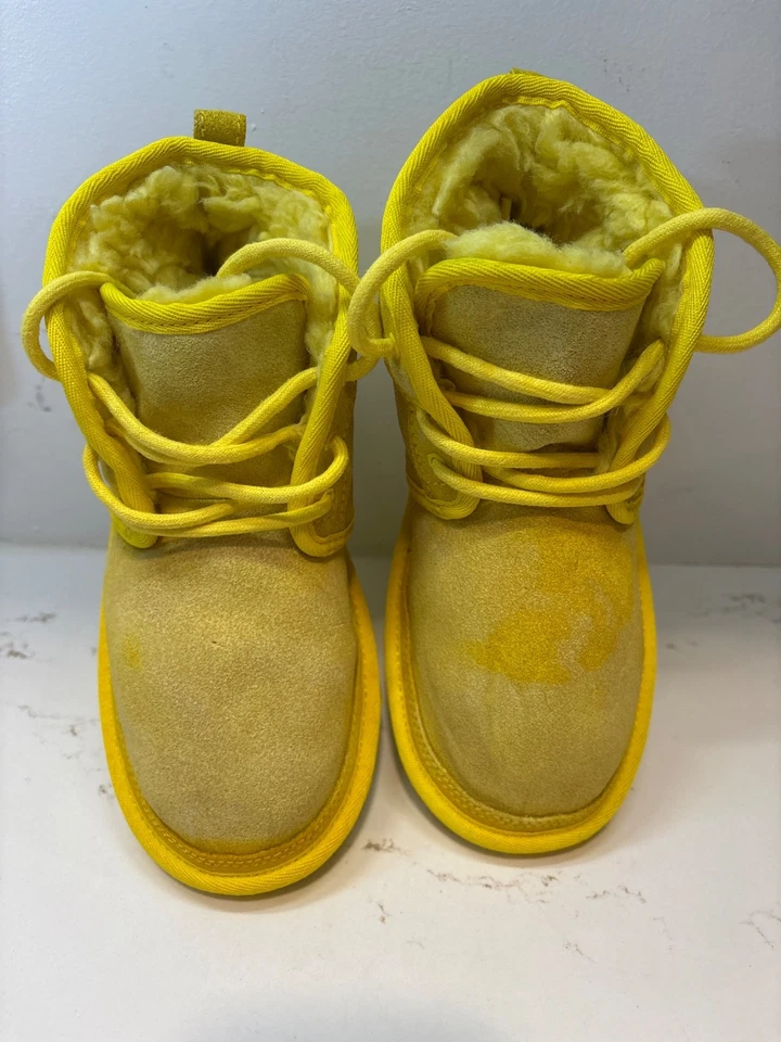 BOTA CHUKKA UGG NIÑOS NEUMEL II NIÑOS TALLA 3 CANARIO AMARILLO GAMUZA FORRO LANA Foto 2 de 4