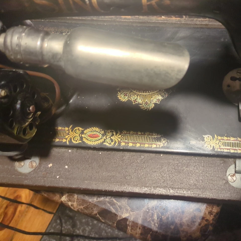 1947 Singer 99k  Portable  Sewing Machine -  with case +  motor controller  - Image 3 of 4