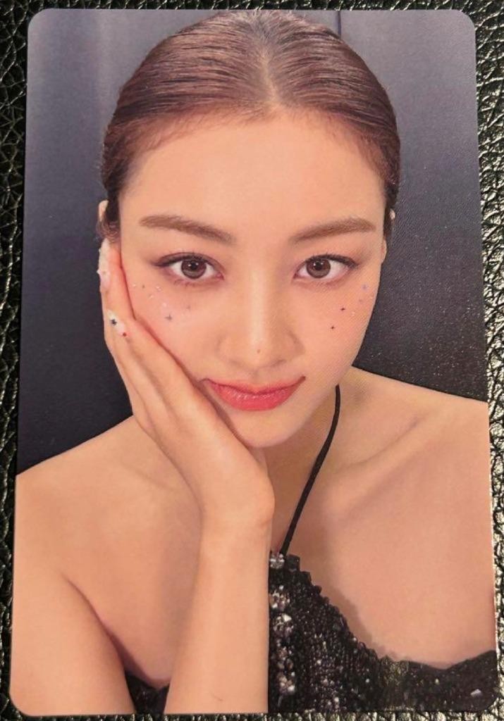 TWICE 5TH WORLD TOUR サイン入りソロポラ (JIHYO) JIHYO scan on TWICE 5TH WORLD TOUR IN SEOUL 'READY TO BE