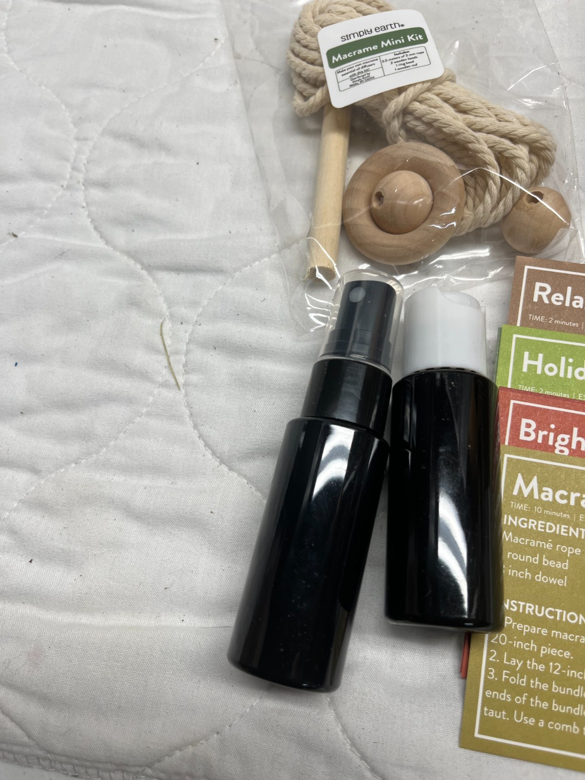 Simply Earth Monthly Essenttial Oil Recipe Box-with 4 Oils & Macrame Mini Kit