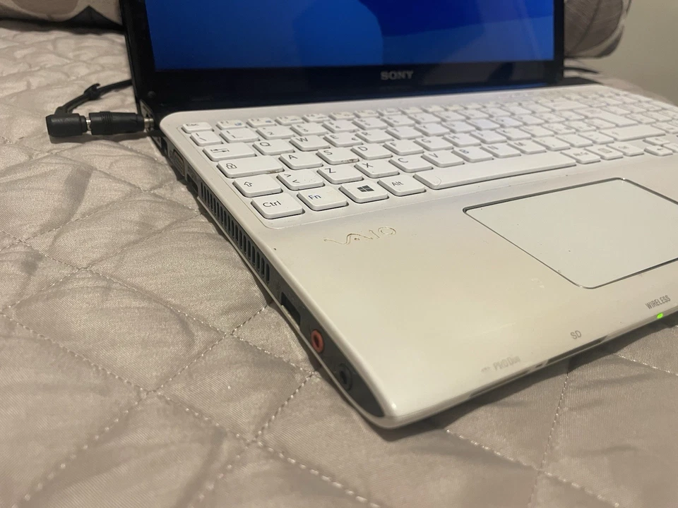 Sony Vaio SVE151G17M funzionante completo Foto REALI - Immagine 3 di 4