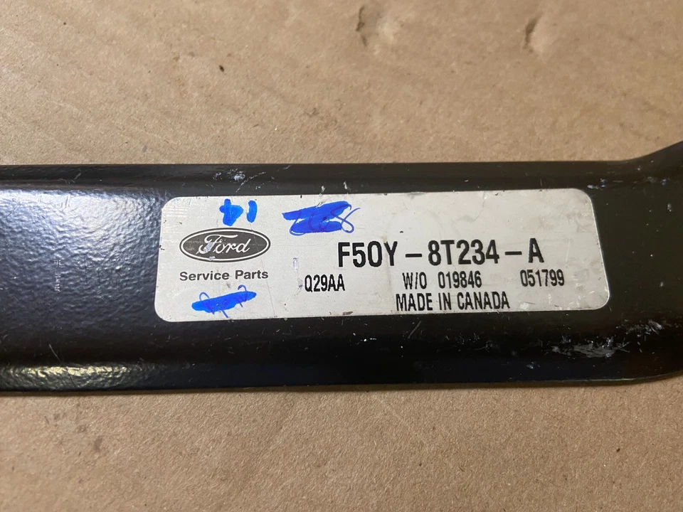 Кронштейн левой решетки для Ford F5OY-8T234-A правый и F5OY-8T234-B для 95-97 Continental - Изображение 3 из 4