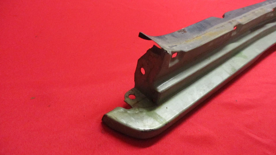 Pontiac Beaumont 1964 panel de parrilla inferior relleno de parachoques delantero Foto 2 de 4