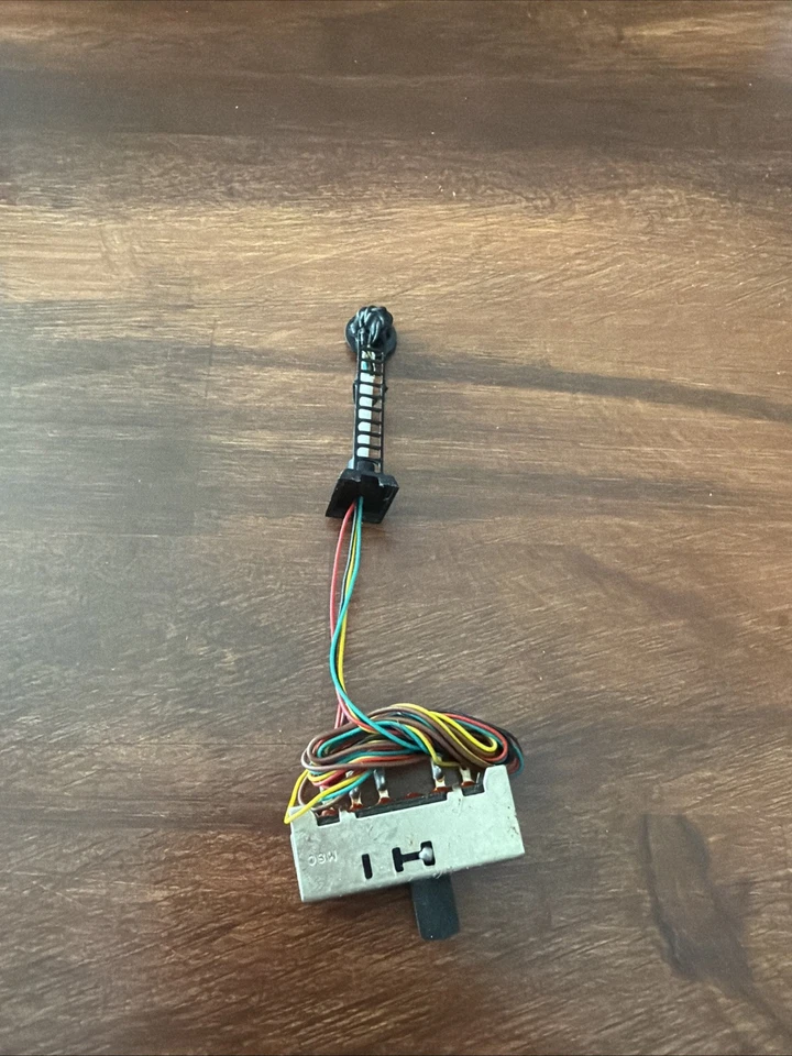 Model Power Scale: N Scale 3-light signal Model Number: 8573 - Image 4 of 4