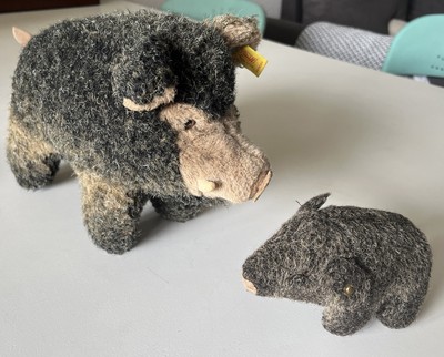2x Steiff Wildschwein & Frischling, Wutzi Wulle 2675/20 Kuscheltier Knopf im Ohr