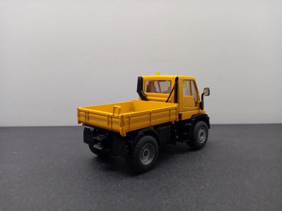 SIKU 1:50 Mercedes Unimog orange Modellauto  - Bild 3 von 4