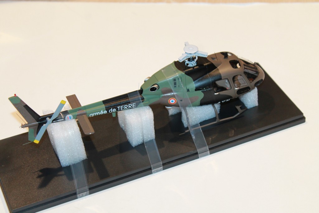 Exposez le PERFEX AEROSPATIALE AS 555 Fennec 2 dans votre vitrine militaire - 2