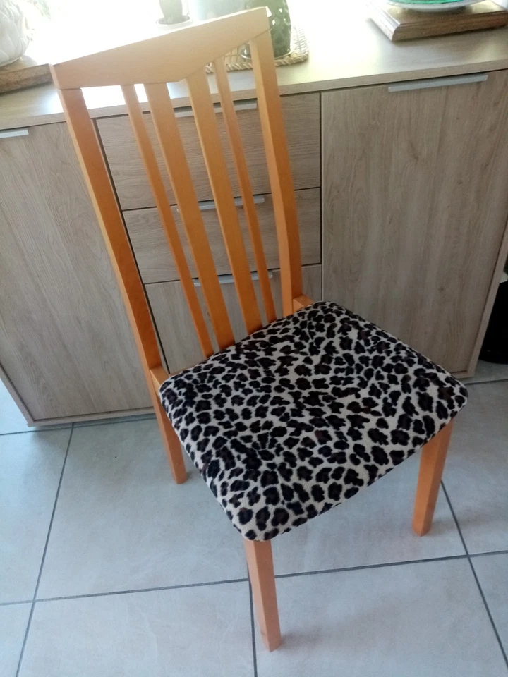 CHAISES DE SALON EN HETRE CLAIR ASSISE TISSU STYLE LEOPARD/DESSOUS GRIS A LUNITE - Photo 2/4