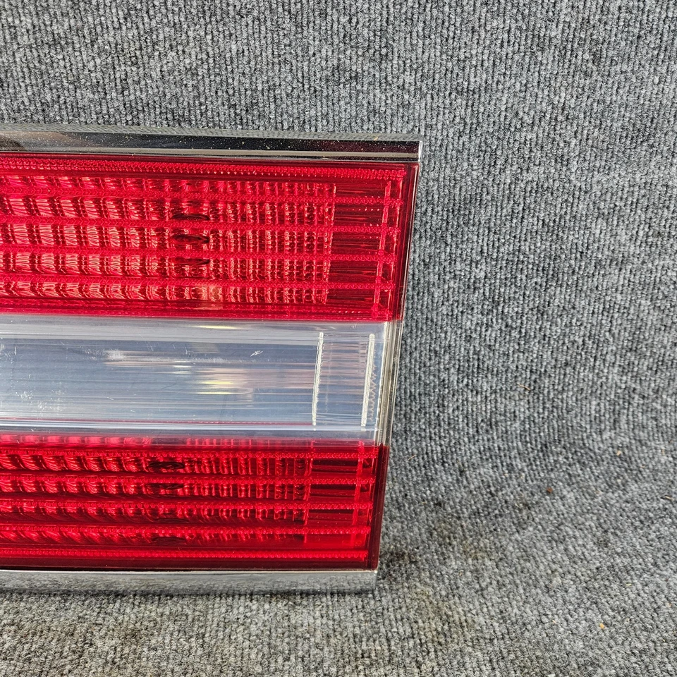 2 grifos rotos Lincoln Navigator 2007-2014 maletero interior luz trasera derecha derecha leer Foto 3 de 4