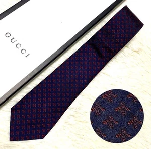 Cravate GUCCI 2,75 pouces soie abeille marine jamais utilisée