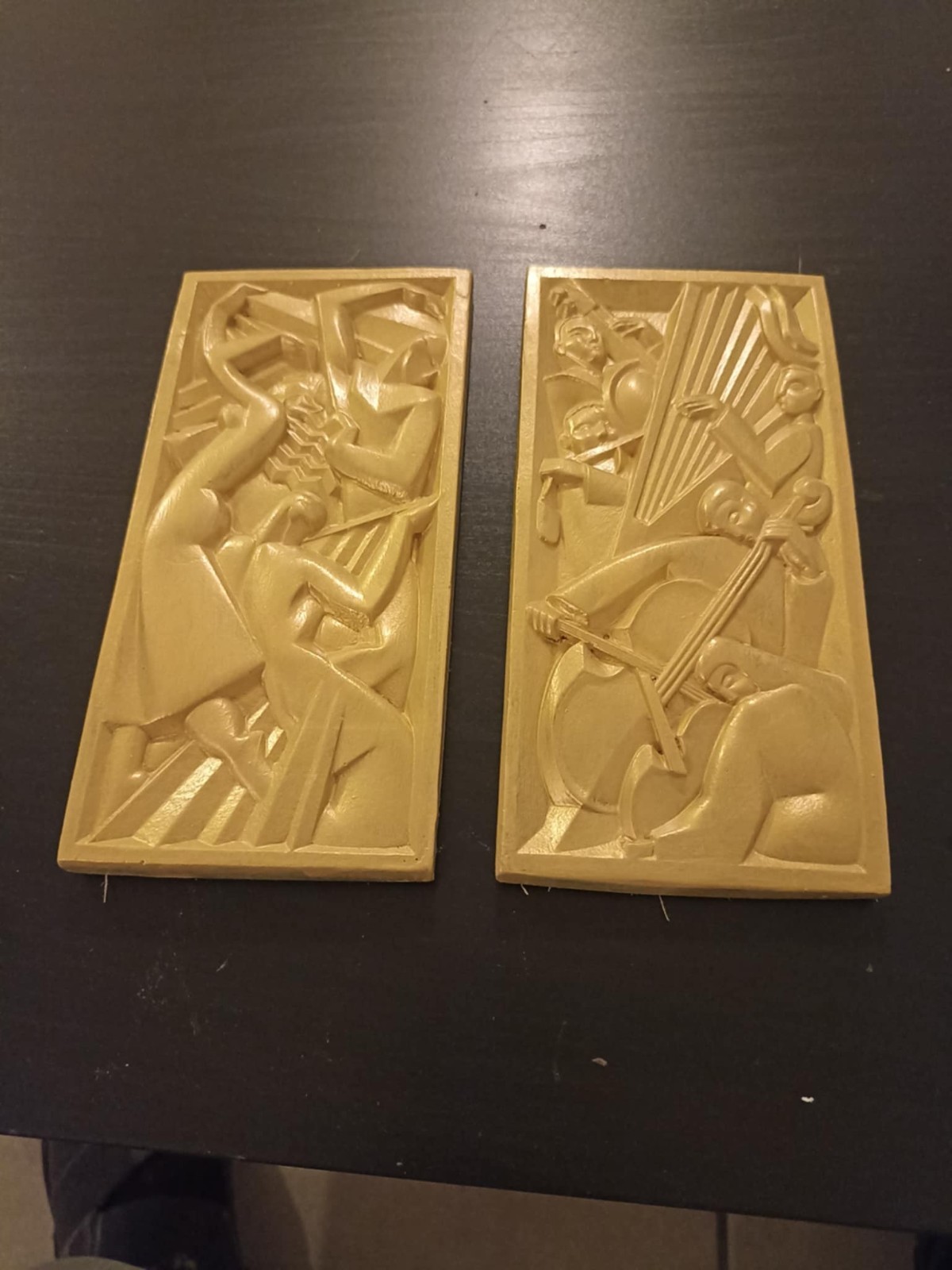 Bas-relief Art déco L'orchestre : habillez vos murs vides avec l'art des frères Martel