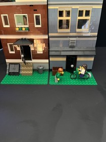 Retired LEGO 10218 Creator Expert Modular Buildings Pet Shop W/Manuals, Complete