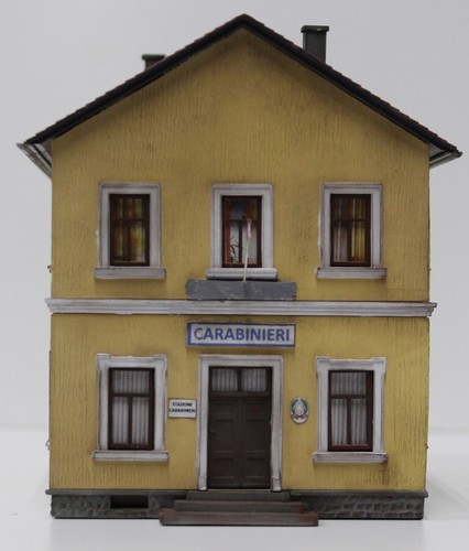 101DM Stazione Carabinieri 1:87 montata e invecchiata come da foto con luci - Imagen 3 de 6