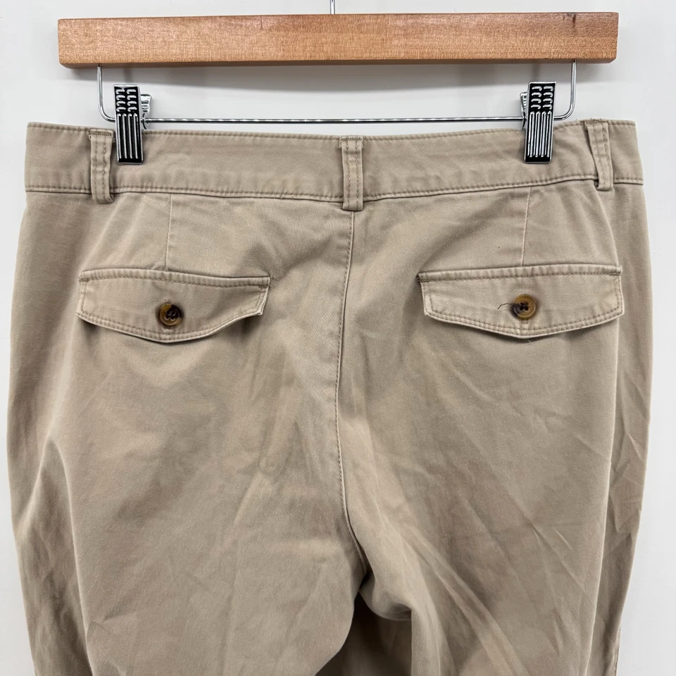 Dockers khaki hello Smooth Women’s Size 8M faux back Pockets Soft Material Pants - Image 3 of 4