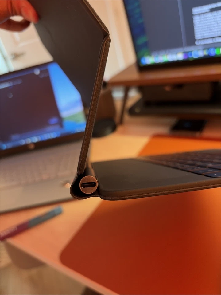 Original Apple Magic Keyboard for iPad Pro 12.9-inch 3rd 4th 5th 6th Gen Black - Image 4 of 4