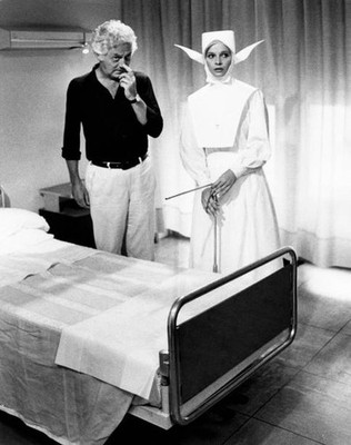 Italian director Dino Risi Italian actress Laura Antonelli on set - Old Photo