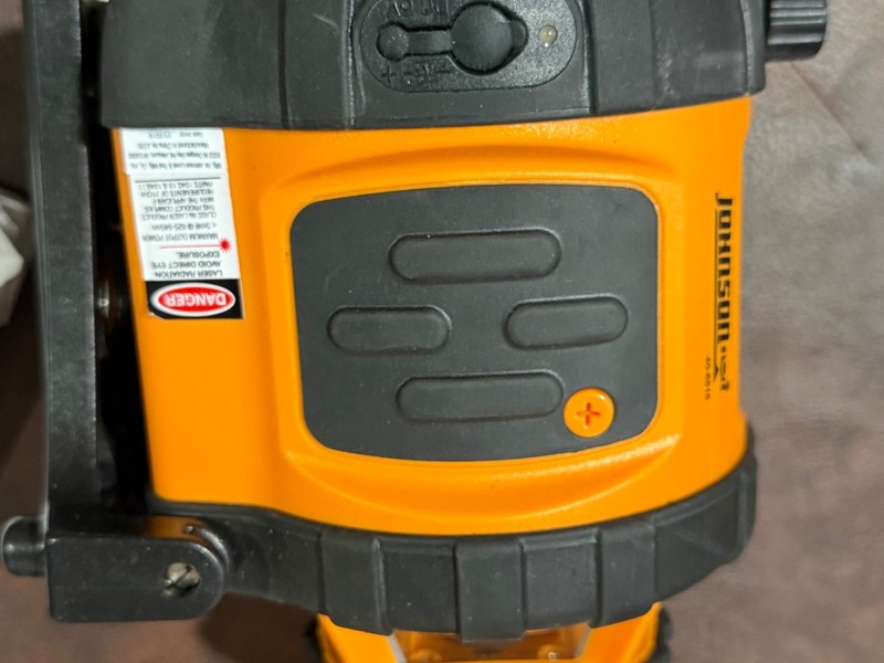 Johnson 40-6515 Laser Level and case