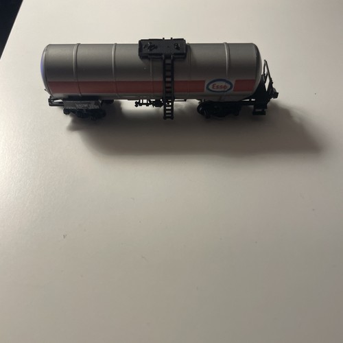 Model Power No.98105 HO Scale Exxon Chemical Tank w/Knuckle Couplers MIB - Picture 3 of 5