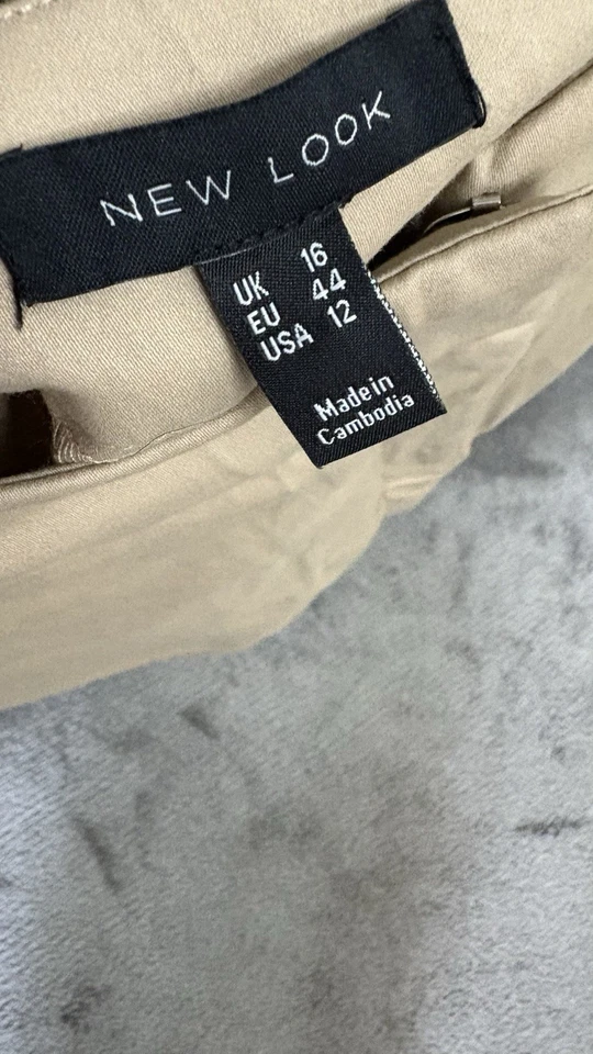 Bnwt Chino Style Shorts - Image 3 of 3