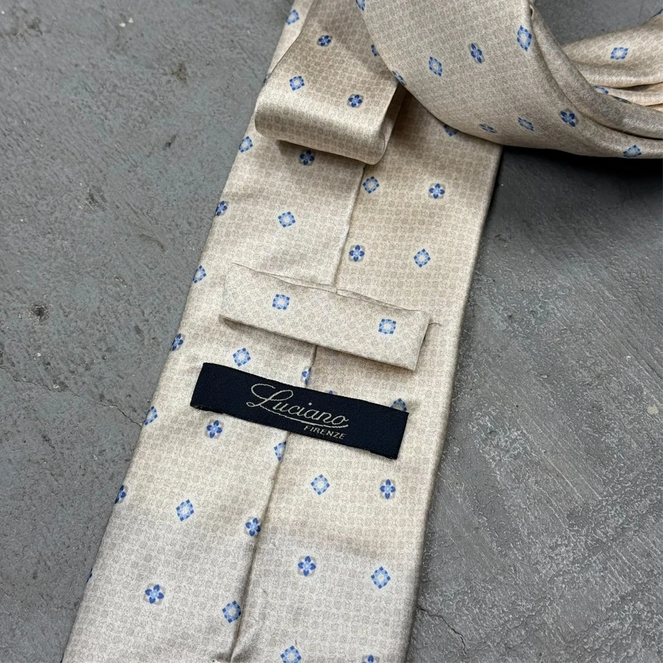 Corbata Luciano Firenze 100% Seda Hecha a Mano en Italia Punto Satinado Crema 3" Foto 4 de 4
