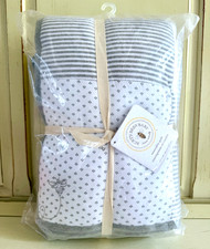 Burt's Bees Baby  Organic Reversible Crib Quilt  Dottie Bee  Heather Gray NEW