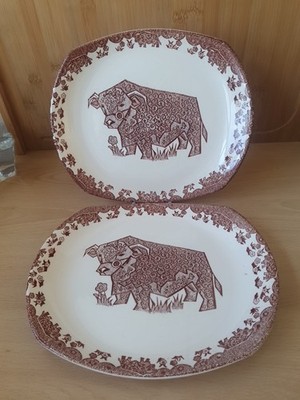 English Ironstone Beefeater Brown Bull ovale Steakteller x 2 in schönem Zustand