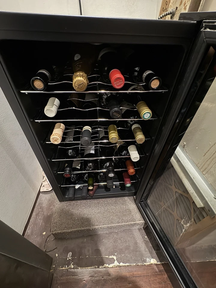 NEWAIR® 24 GARRAFAS 16,9" SHADOWTM SERIES GELADEIRA DE VINHO INDEPENDENTE - Imagem 4 de 4