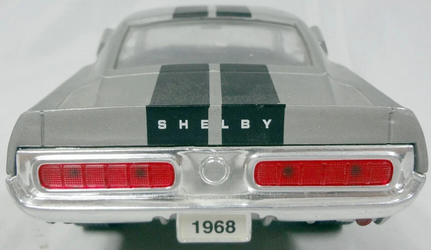 Coche de juguete de metal fundido a presión coleccionable Road Signature escala 1:18 Shelby Ford GT 500KR Foto 4 de 4