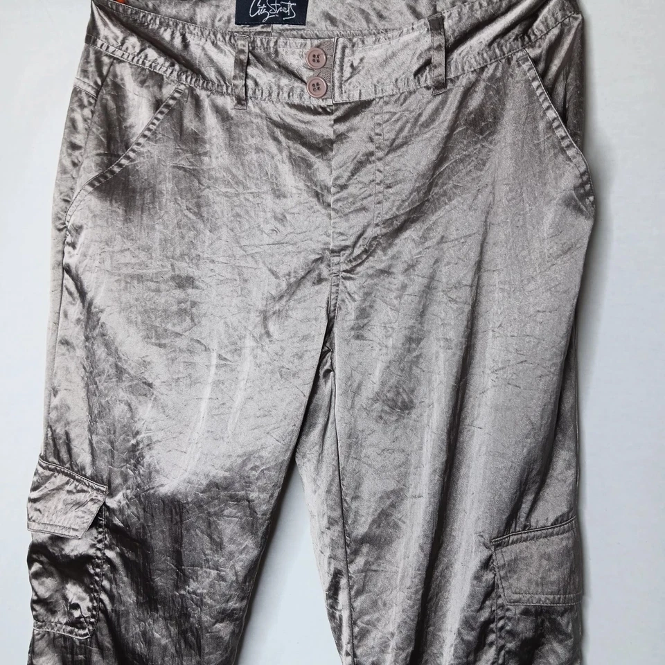 Pantalones Y2K City Streets Talla 7 Carga Plata Brillante Nylon Hong Kong De Colección Foto 2 de 4