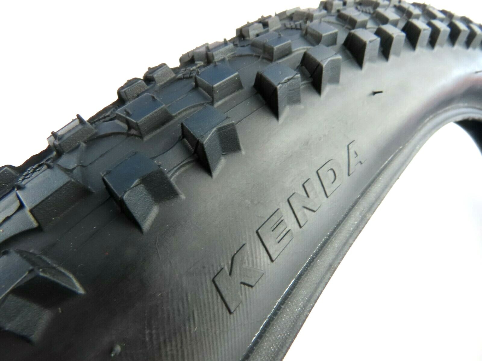Pneu VTT Kenda K1027 27.5x2.10" noir - Roue et pneu vélo sur La Bécanerie