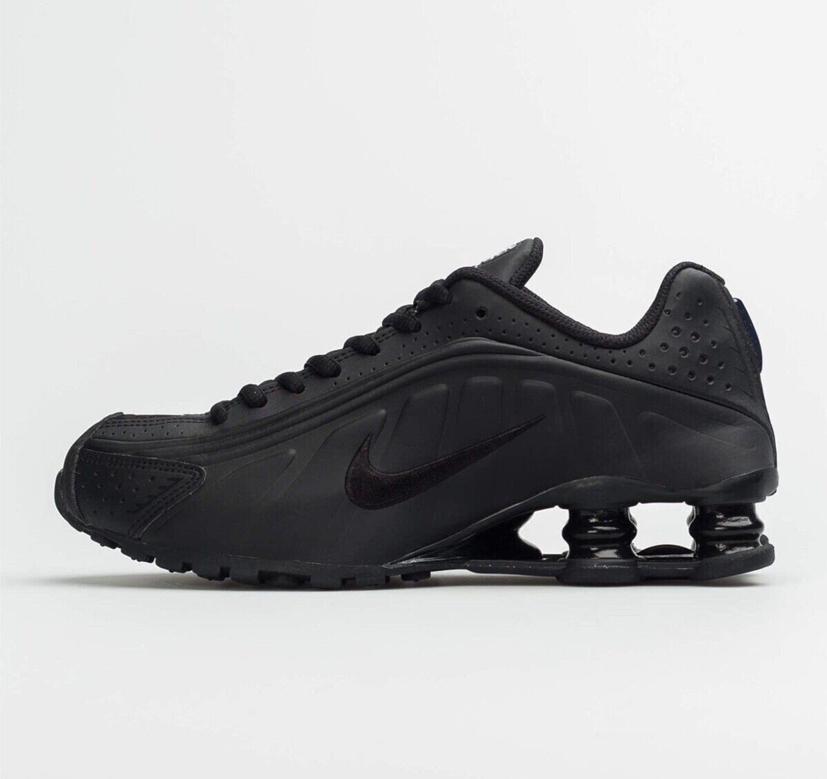 Nike Shox R4 Triple Black (GS) - BQ4000-001 Size 6.5Y - 8 US Nike Shox R4 Triple Black (GS) - BQ4000-001 Size 6.5Y - 8 US