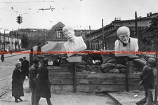 F021524 Stalin und Lenin Büsten Kiew Hauptbahnhof Kesselschlacht Ukraine 194