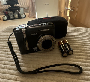 Kodak EasyShare Z1285 Compact Digital Camera Black 5x Optical Zoom HD Video