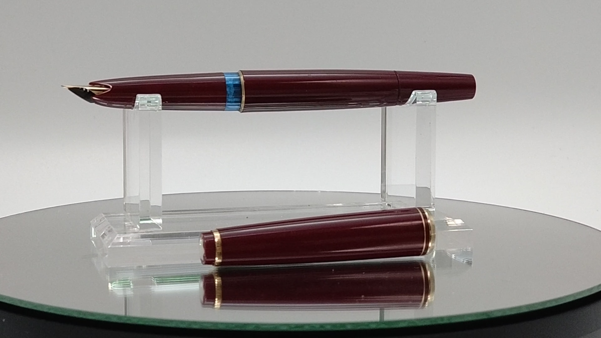 Vintage Montblanc No.22 Fountain Pen 14C Fine (F) Nib Burgundy