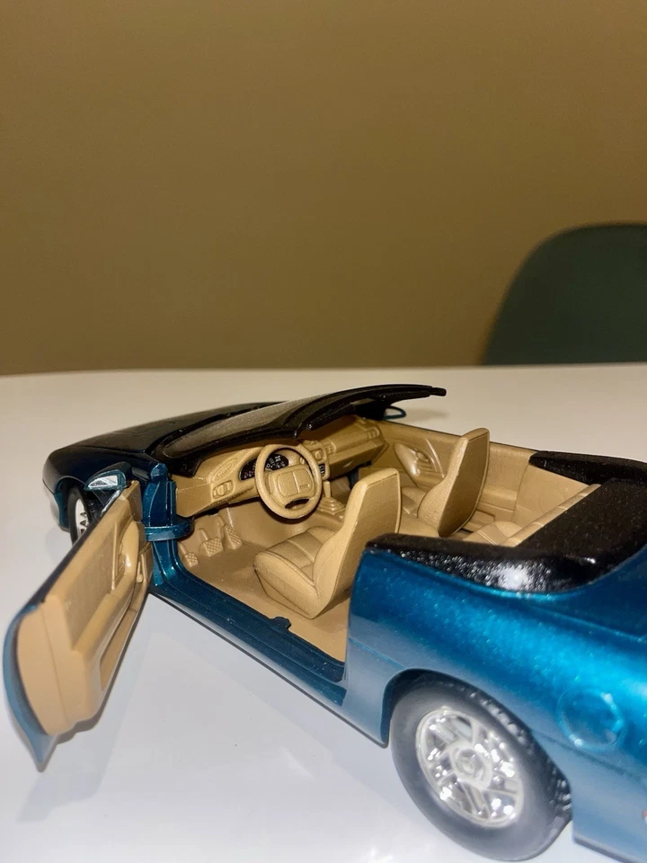 ERTL American Muscle 1996 Chevrolet Camaro Z28 Teal Convertible 1/18 Diecast Car - Image 4 of 4