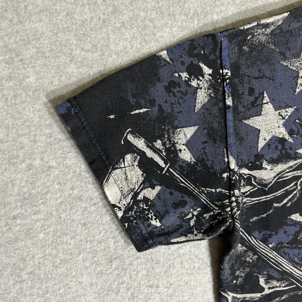 Camiseta negra vintage Y2K Miami Ink AOP con estampado total descolorida por el sol calaveras de motociclista pequeñas Foto 4 de 4