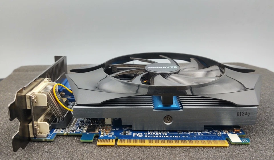 Gigabyte NVIDIA GeForce GTX 650 Ti (GV-N65TOC-1GI) 1 GB / 1 GB GRAPHICS CARD - Image 3 of 4