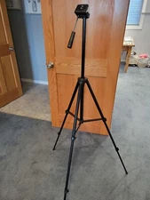 Sakar TR-2L Photo and Video Tripod in original box. Excellent working condition.