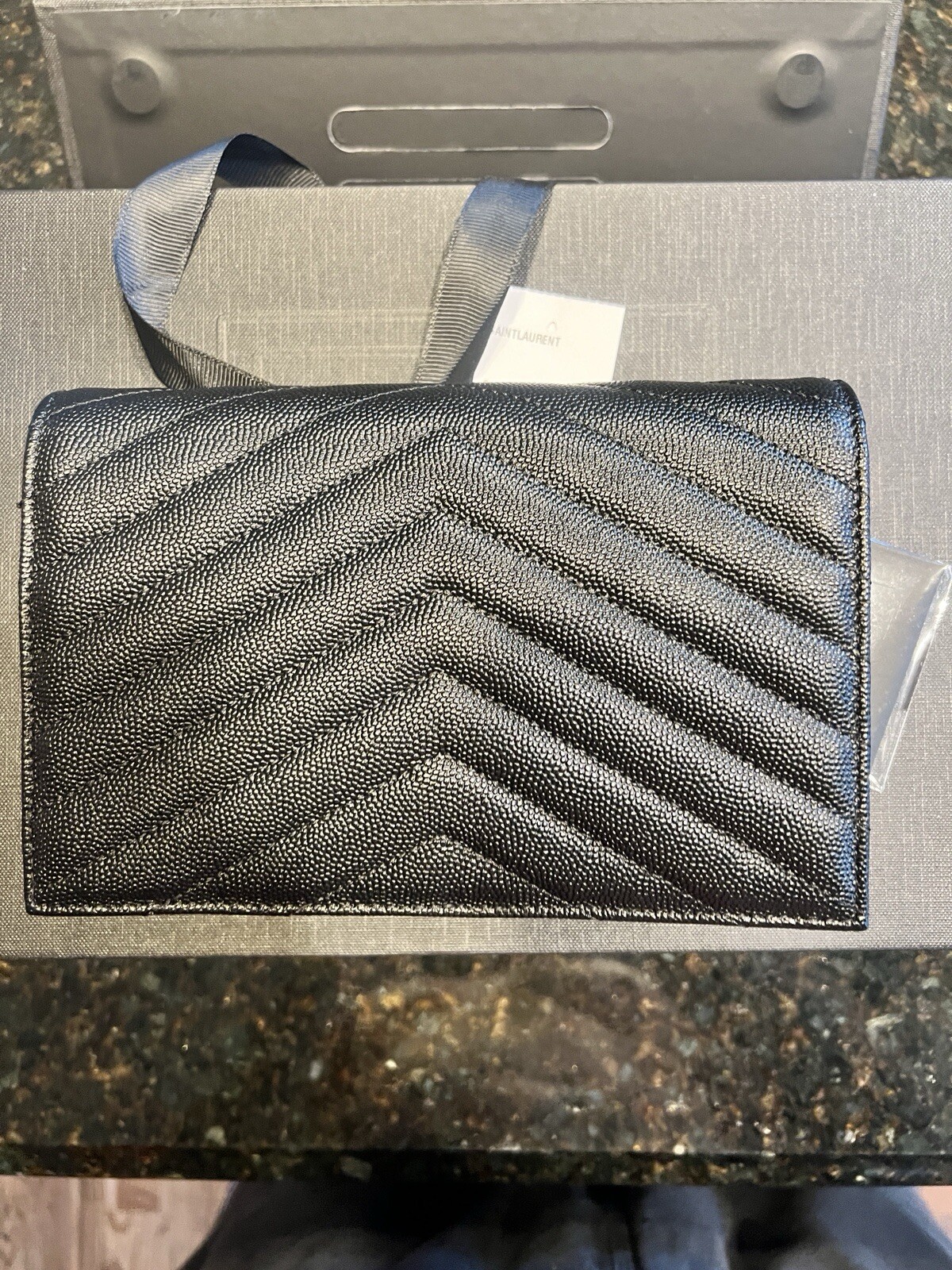 Borsa a tracolla Saint Laurent Loulou bronzo ferramenta piccola pelle nera