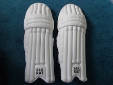 NEW Blk Rat Cricket Batting Pads Junior LH. Quality junior pads