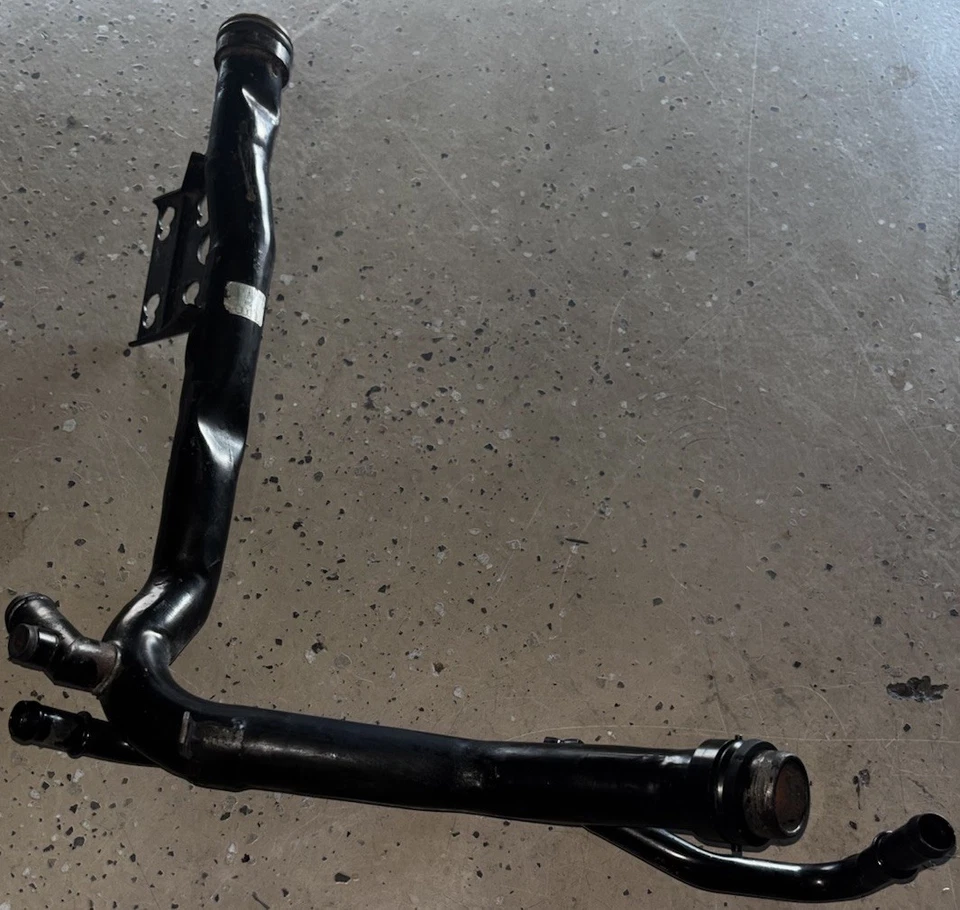 Tubo de refrigerante de línea dura para manguera superior del radiador Audi 2.7T 078121070 Foto 4 de 4