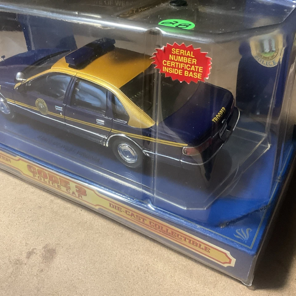 Code 3 1995 Chevy Caprice West Virginia State Police Code 3 1:24 w/Patch Badge - Image 4 of 4