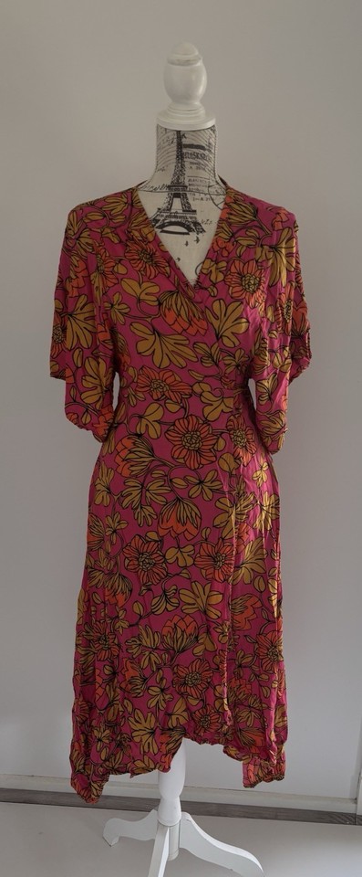 Honeysuckle Beach Multicolored Floral Hippie/Boho Wrap Midi Dress - Size M