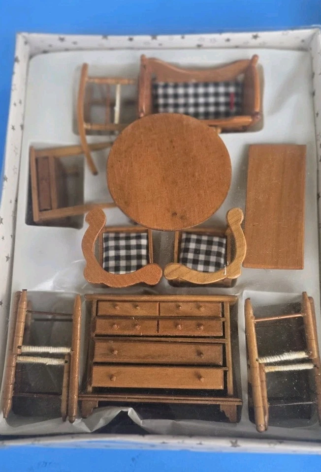 (2) NUEVO Mueble de madera vintage para casa de muñecas 25+ piezas ¡Nuevo en caja! Foto 4 de 4