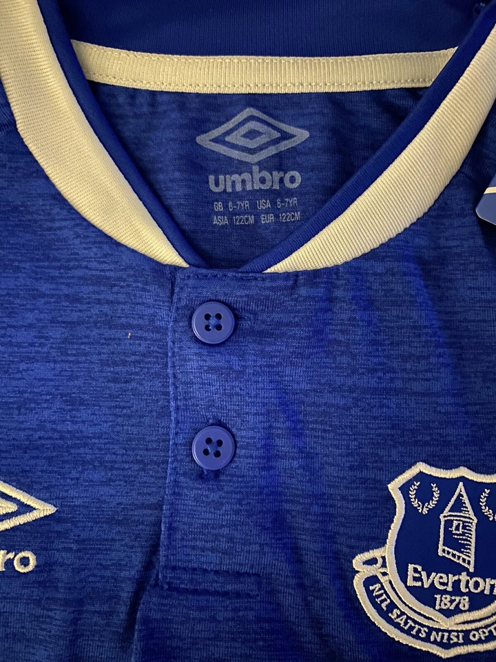 Conjunto de uniforme de fútbol unisex Umbro Everton para niños camiseta/pantalones cortos/calcetines niños talla 6-7 años Foto 4 de 4