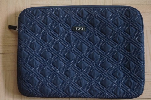 NEU TUMI IPAD HÜLLE - BLAU MIT "TUMI LOGO" REISSVERSCHLUSS - GENIAL!!!!!