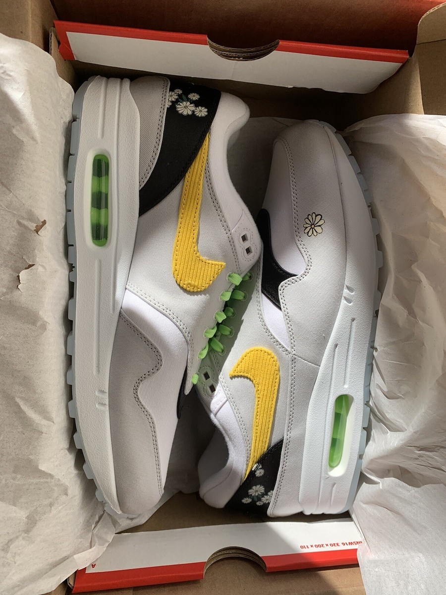 air max 1 daisy on feet