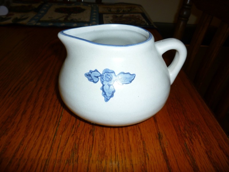 Pfaltzgraff "YORKTOWNE" Pattern Gravy Boat - Nice Piece - Hard to Find!